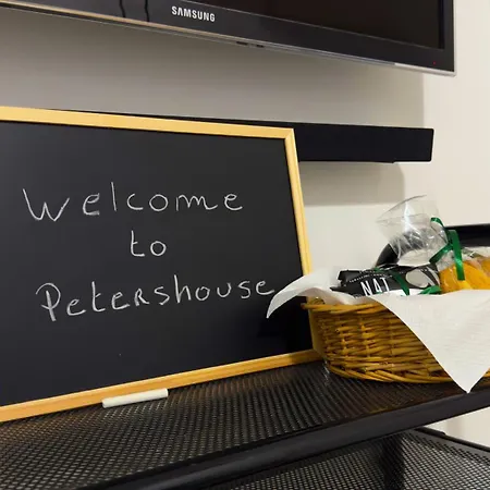 Petershouse בארי