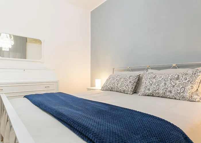 Petershouse Apartament *