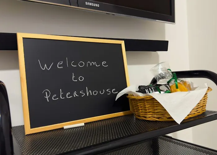 Petershouse בארי